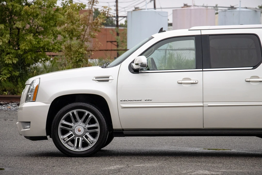 2014 Cadillac Escalade & EXT 3rd Gen - Image 27 of 31
