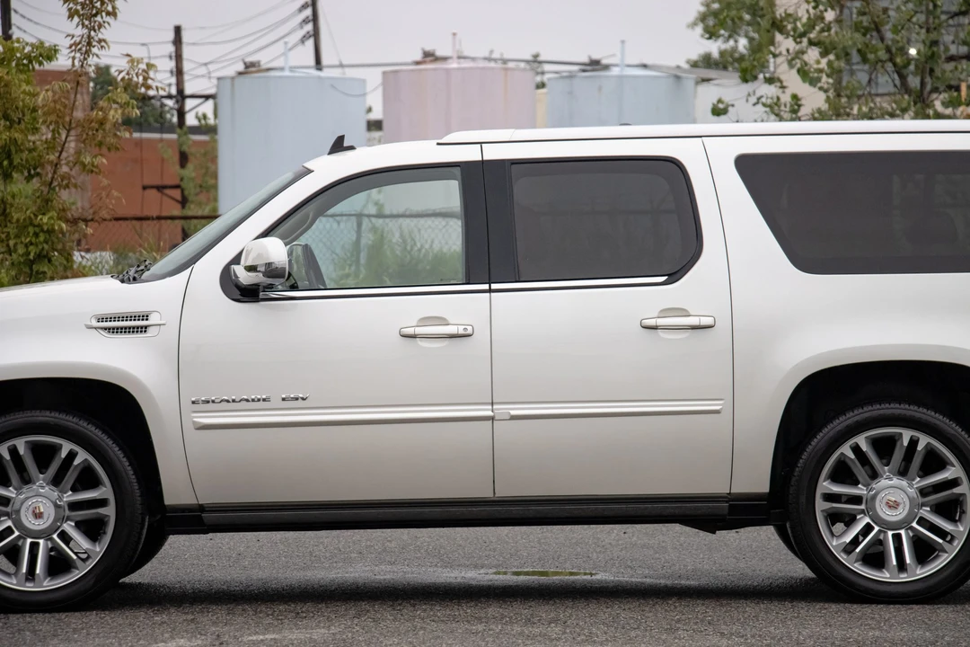 2014 Cadillac Escalade & EXT 3rd Gen - Image 28 of 31