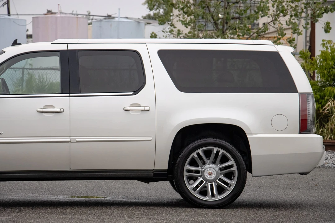 2014 Cadillac Escalade & EXT 3rd Gen - Image 29 of 31