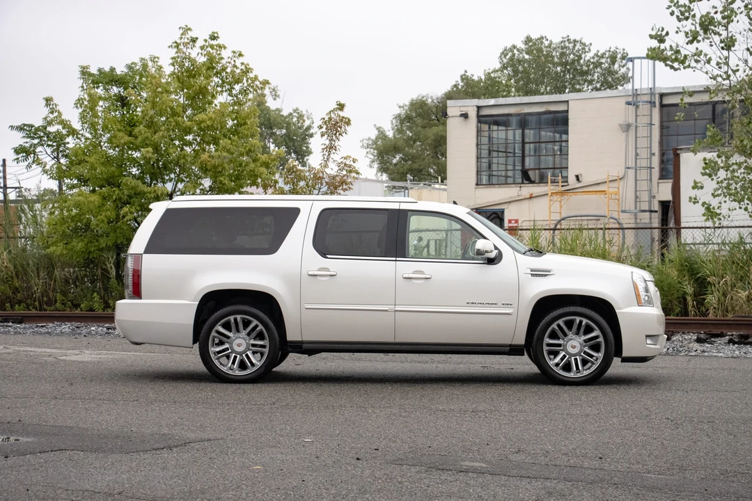 2014 Cadillac Escalade & EXT 3rd Gen - Image 14 of 31