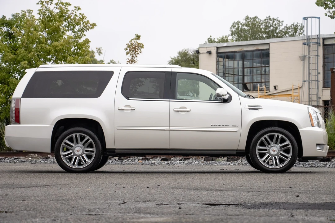 2014 Cadillac Escalade & EXT 3rd Gen - Image 15 of 31