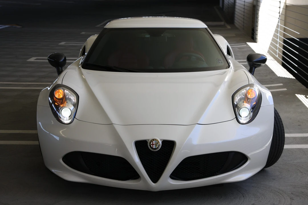 2015 Alfa Romeo 4C Coupe - Image 24 of 31