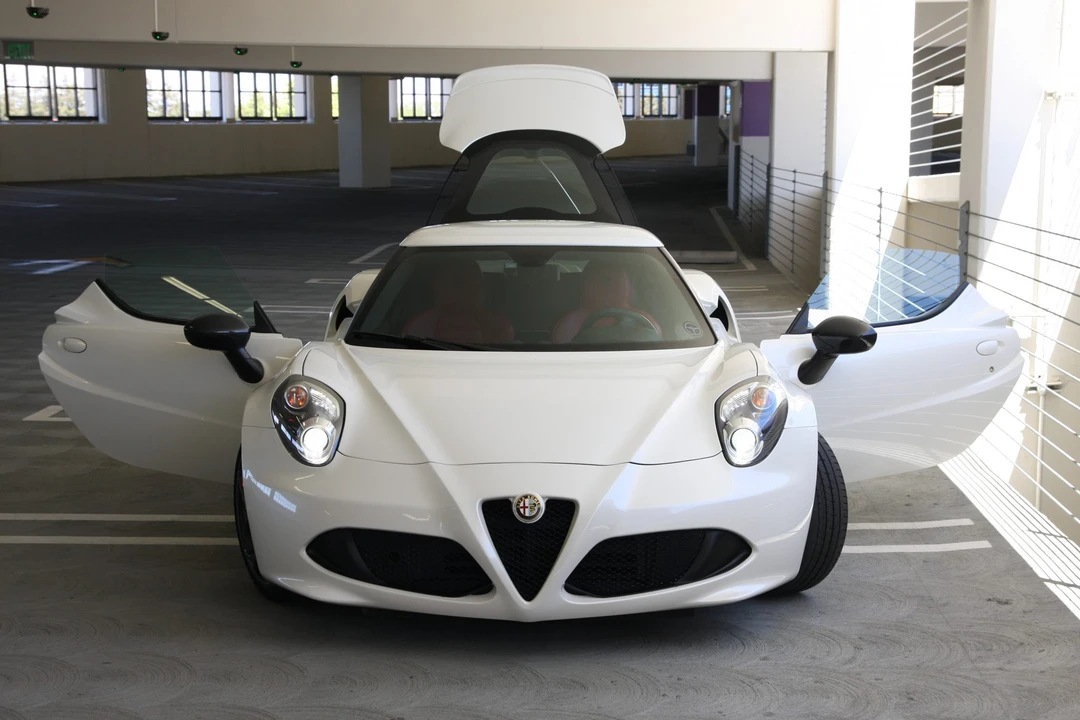 2015 Alfa Romeo 4C Coupe - Image 25 of 31