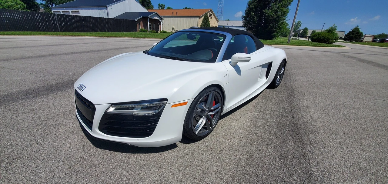 2015 Audi 42 R8 - Image 2 of 31