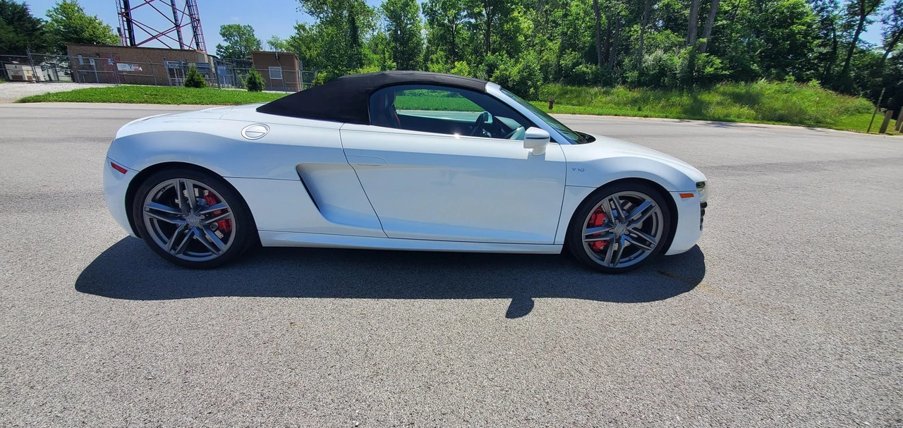 2015 Audi 42 R8 - Image 10 of 31