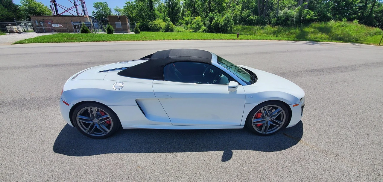 2015 Audi 42 R8 - Image 9 of 31