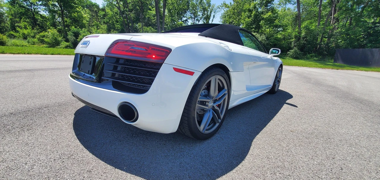 2015 Audi 42 R8 - Image 8 of 31