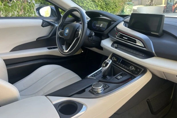 2015 BMW i8 - Image 5 of 6