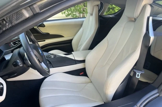 2015 BMW i8 - Image 4 of 6