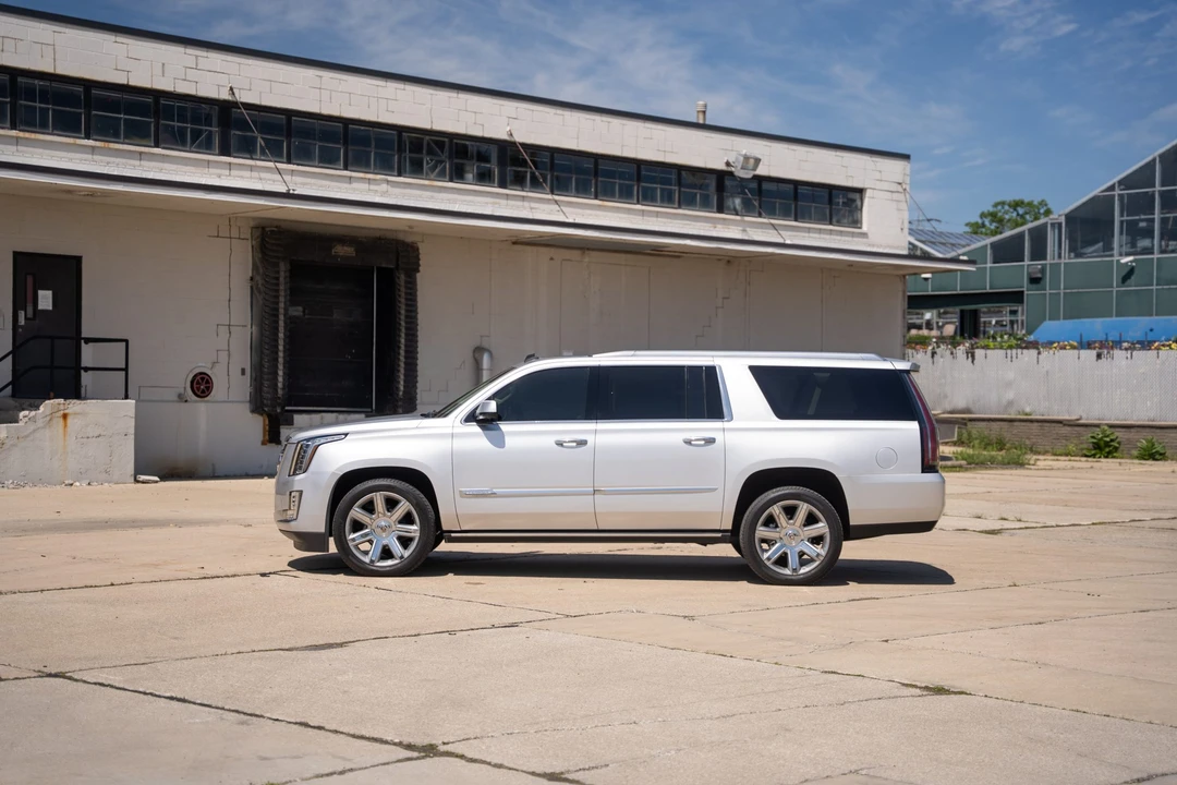 2015 Cadillac Escalade 4th Gen - Image 5 of 31