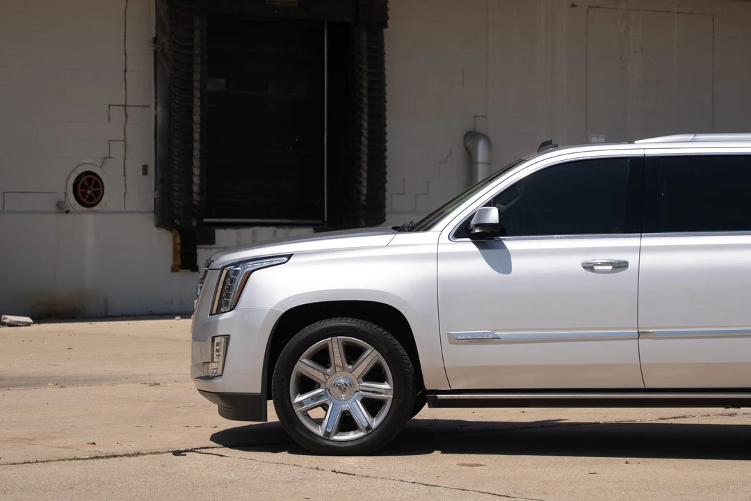 2015 Cadillac Escalade 4th Gen - Image 16 of 31