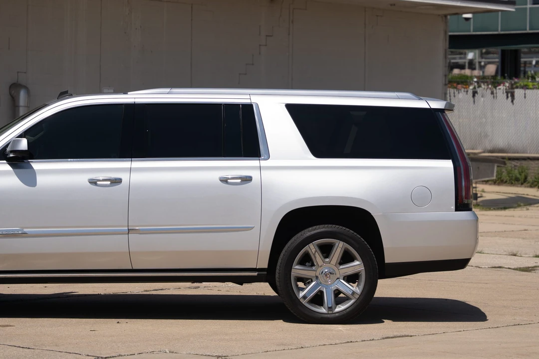 2015 Cadillac Escalade 4th Gen - Image 19 of 31