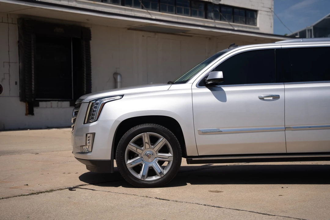 2015 Cadillac Escalade 4th Gen - Image 17 of 31