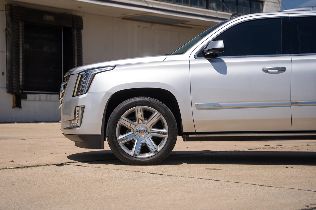 2015 Cadillac Escalade 4th Gen - Image 18 of 31