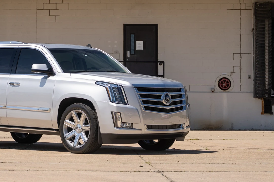 2015 Cadillac Escalade 4th Gen - Image 29 of 31