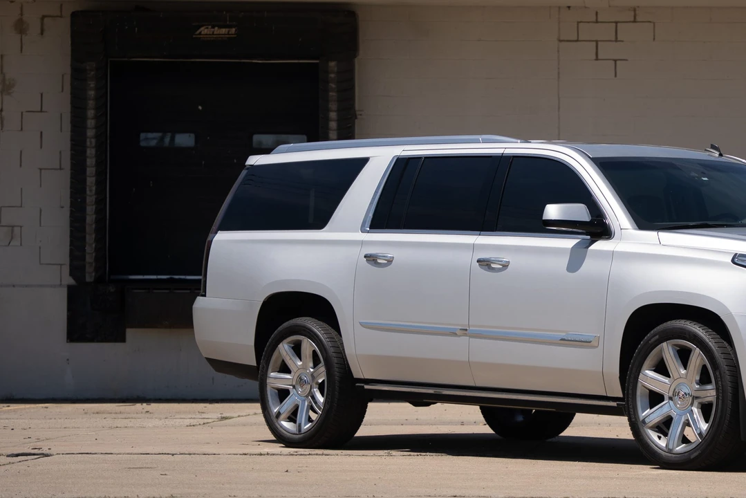 2015 Cadillac Escalade 4th Gen - Image 28 of 31