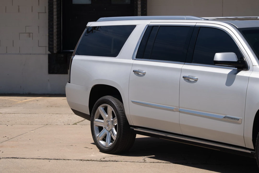2015 Cadillac Escalade 4th Gen - Image 26 of 31