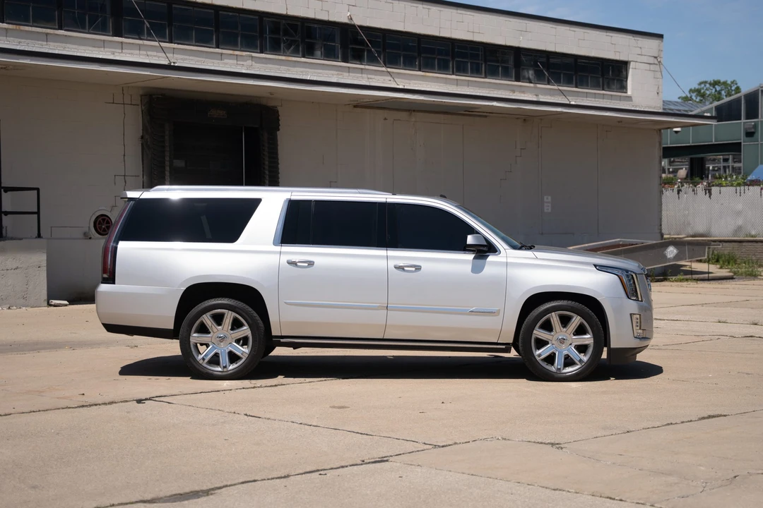 2015 Cadillac Escalade 4th Gen - Image 11 of 31