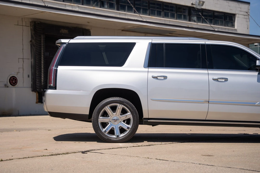 2015 Cadillac Escalade 4th Gen - Image 23 of 31