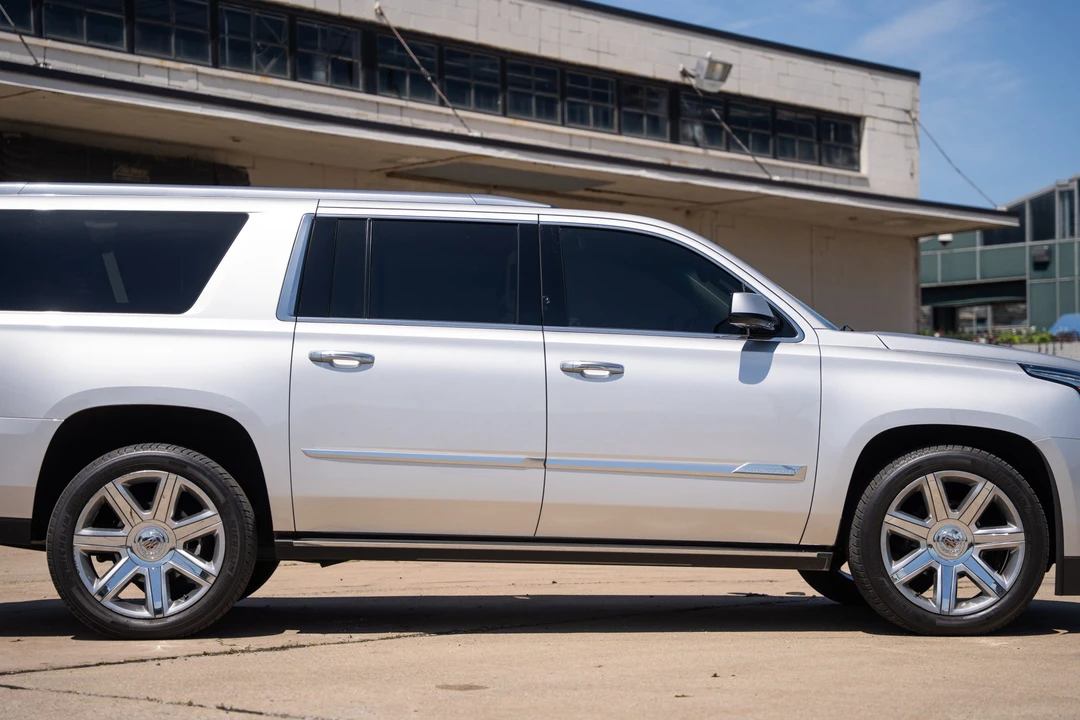 2015 Cadillac Escalade 4th Gen - Image 25 of 31