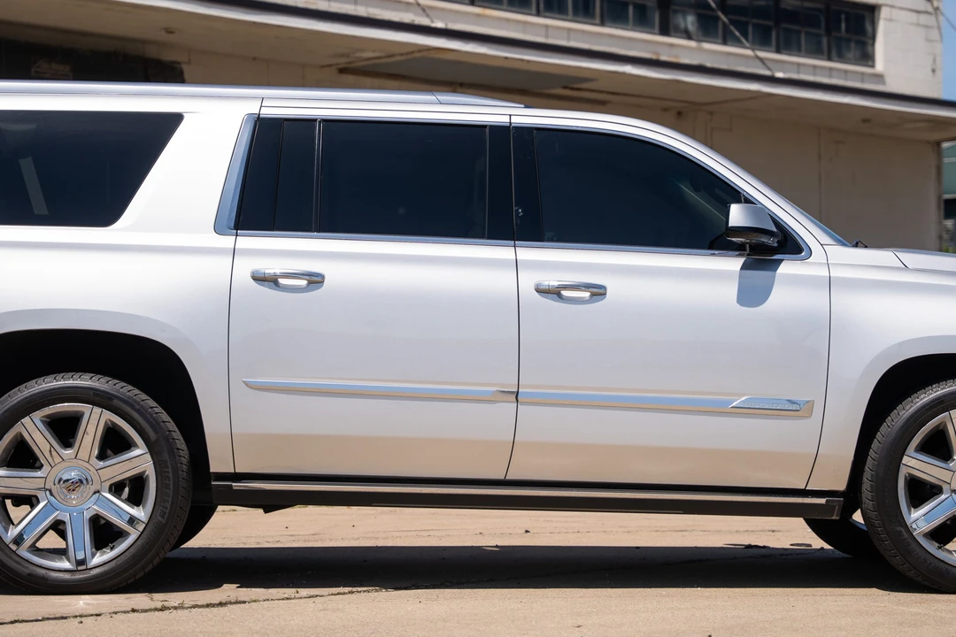 2015 Cadillac Escalade 4th Gen - Image 27 of 31