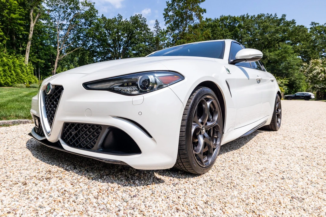 2017 Alfa Romeo Giulia Quadrifoglio - Image 15 of 31