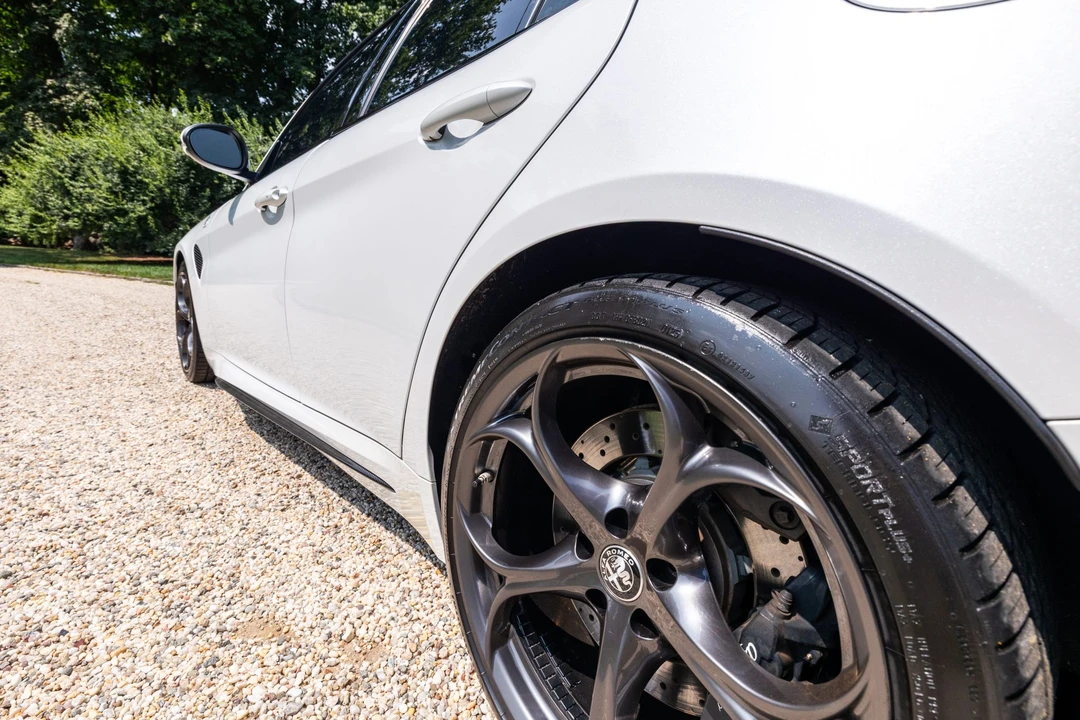 2017 Alfa Romeo Giulia Quadrifoglio - Image 26 of 31
