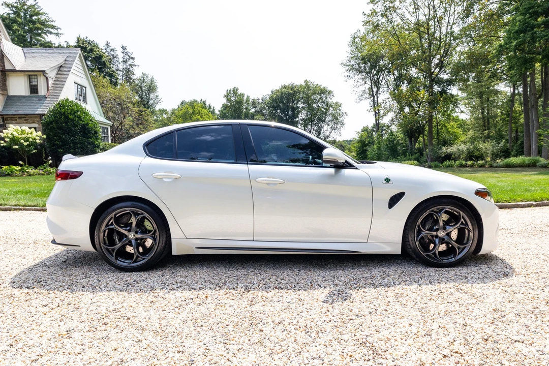 2017 Alfa Romeo Giulia Quadrifoglio - Image 9 of 31