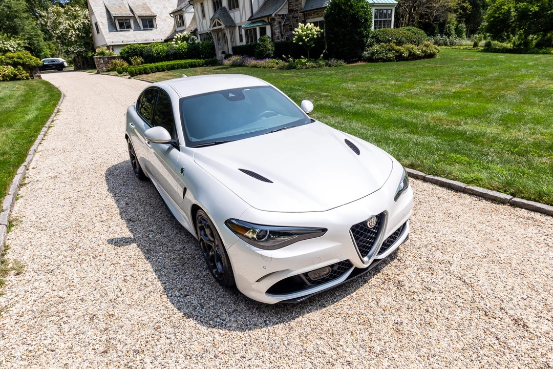 2017 Alfa Romeo Giulia Quadrifoglio - Image 11 of 31