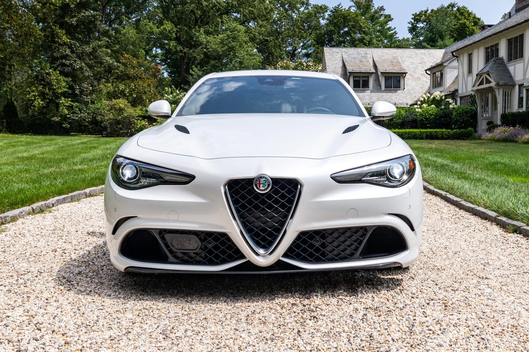 2017 Alfa Romeo Giulia Quadrifoglio - Image 13 of 31