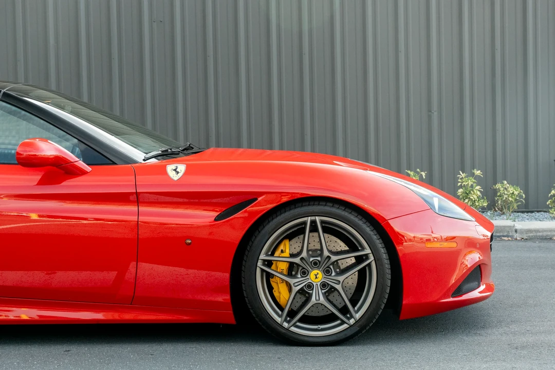 2017 Ferrari California T - Image 28 of 31