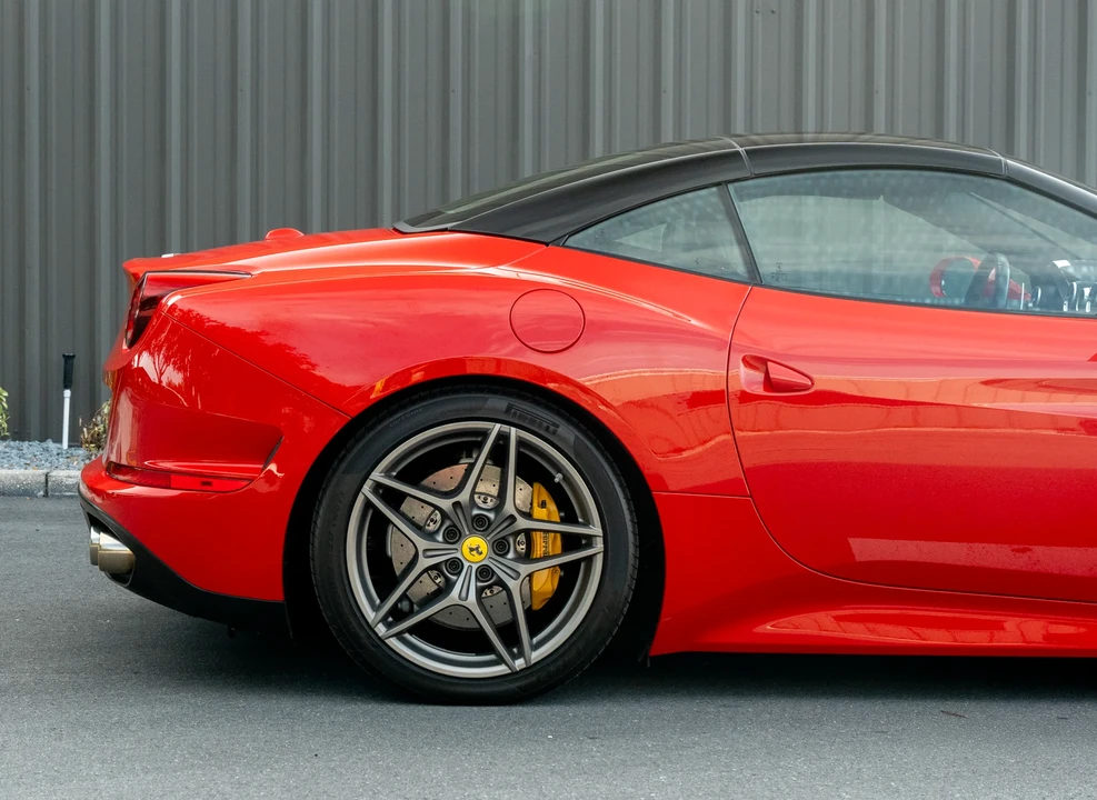 2017 Ferrari California T - Image 26 of 31