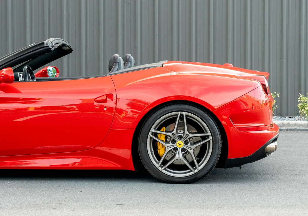 2017 Ferrari California T - Image 27 of 31