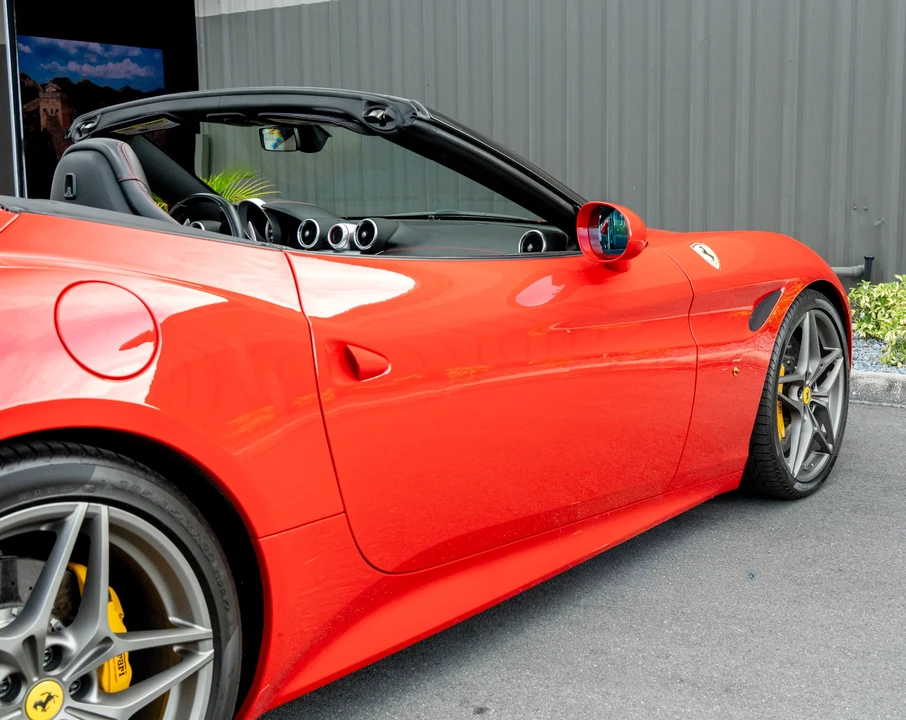 2017 Ferrari California T - Image 18 of 31