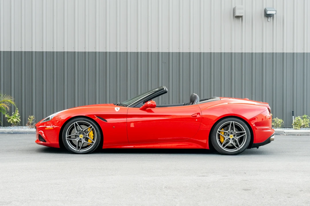 2017 Ferrari California T - Image 4 of 31