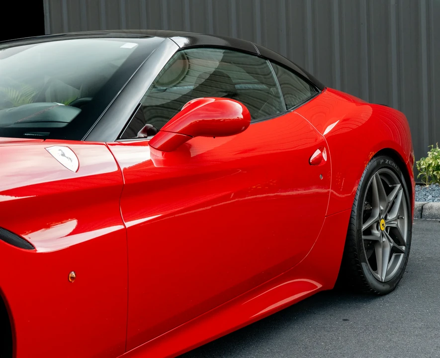 2017 Ferrari California T - Image 14 of 31