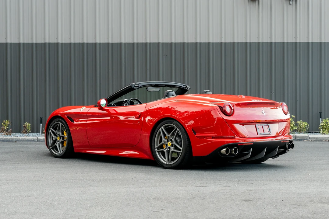 2017 Ferrari California T - Image 5 of 31