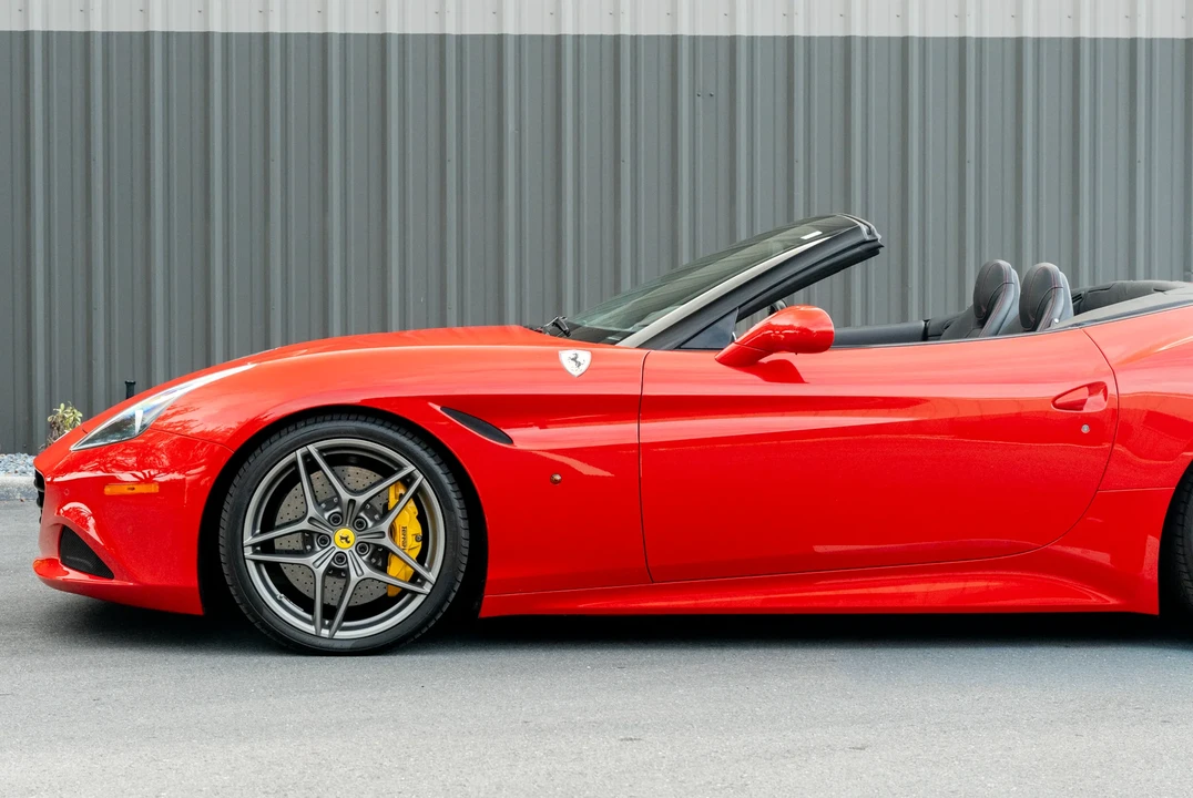 2017 Ferrari California T - Image 29 of 31
