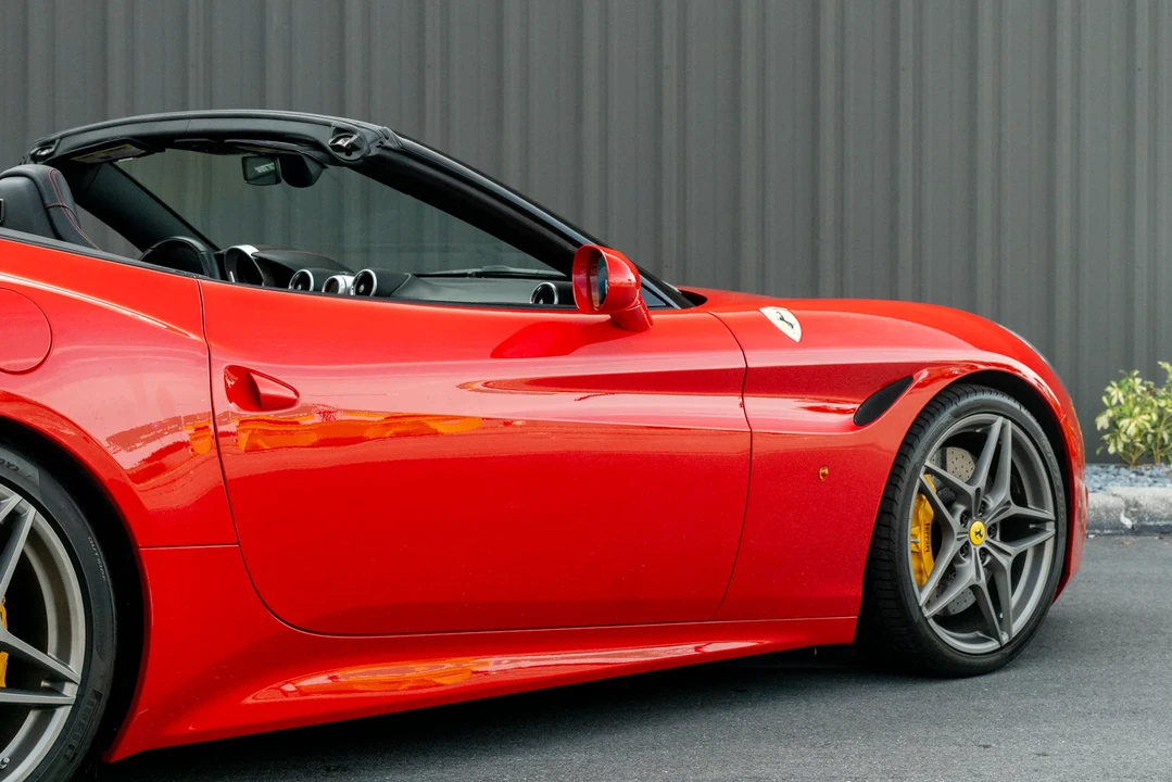 2017 Ferrari California T - Image 19 of 31