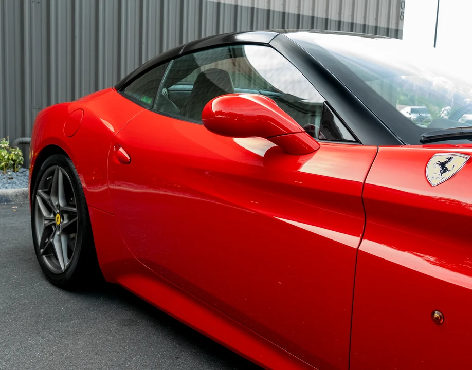 2017 Ferrari California T - Image 22 of 31