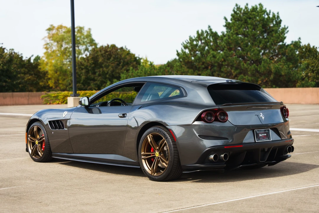 2017 Ferrari GTC4Lusso - Image 14 of 31