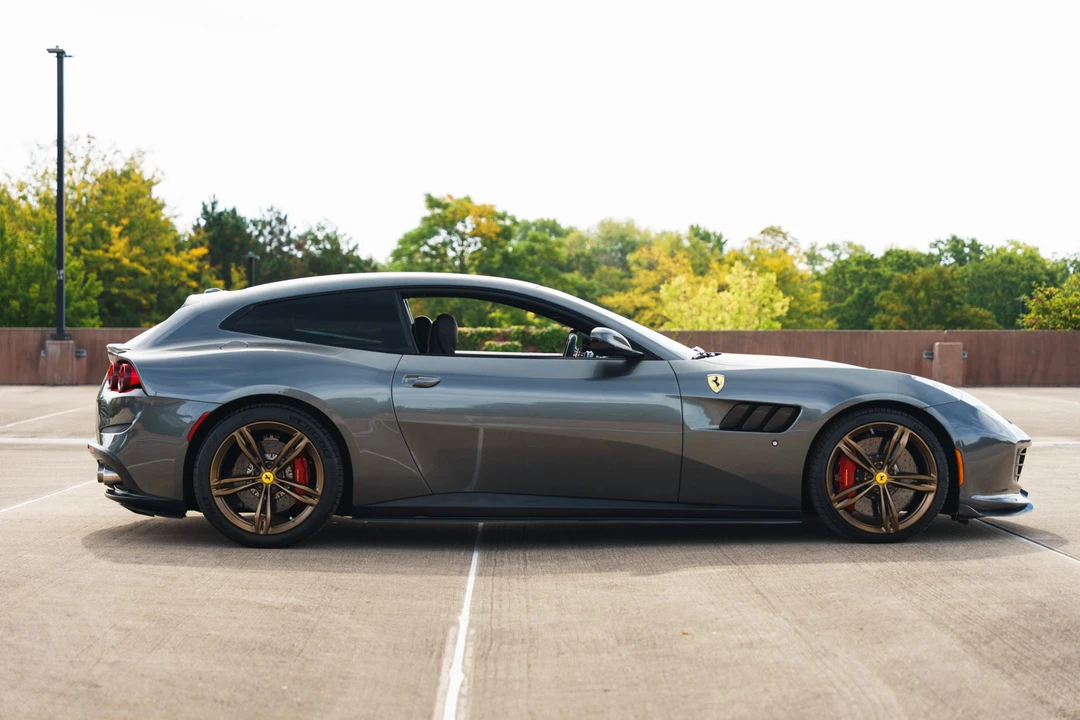 2017 Ferrari GTC4Lusso - Image 10 of 31