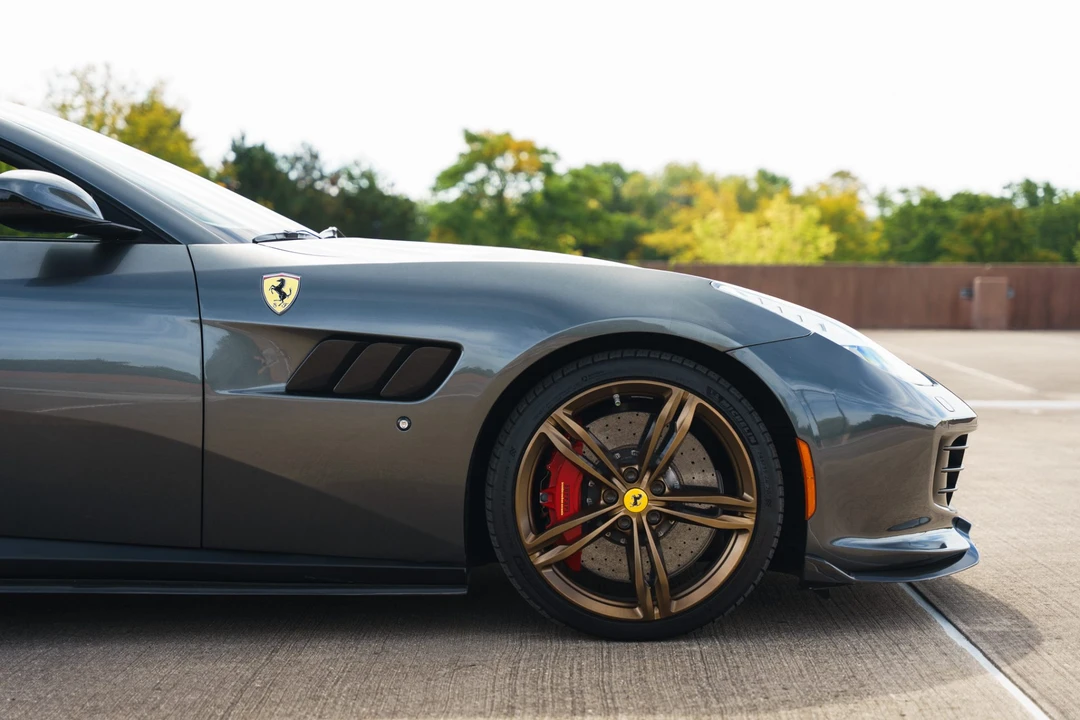 2017 Ferrari GTC4Lusso - Image 19 of 31