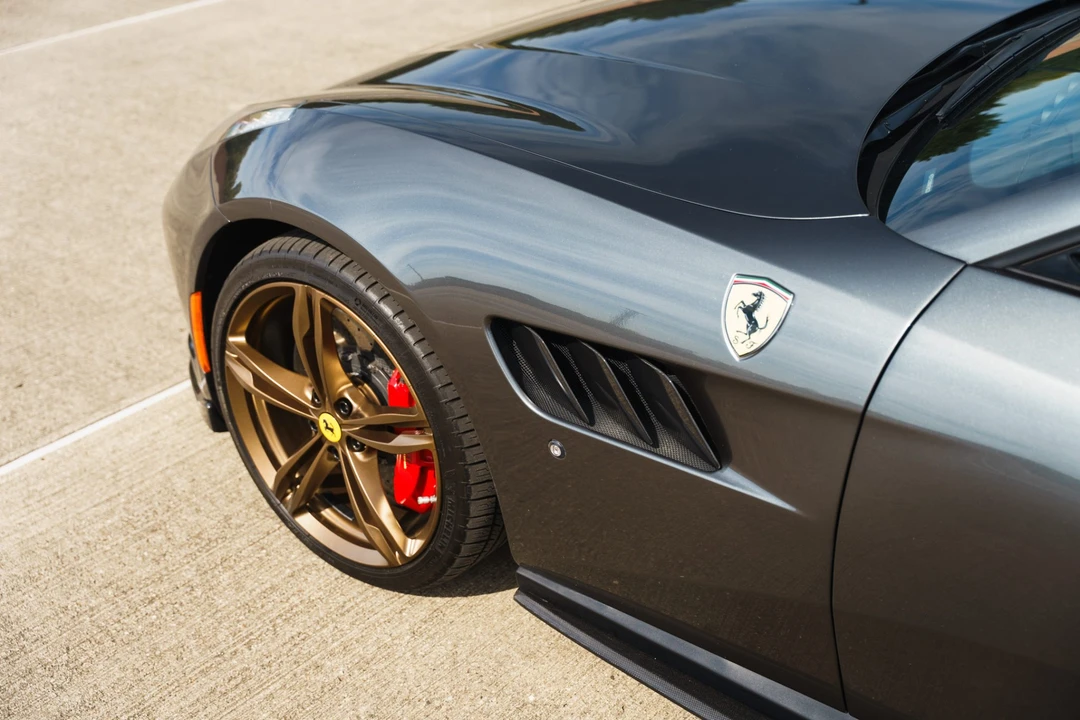 2017 Ferrari GTC4Lusso - Image 26 of 31