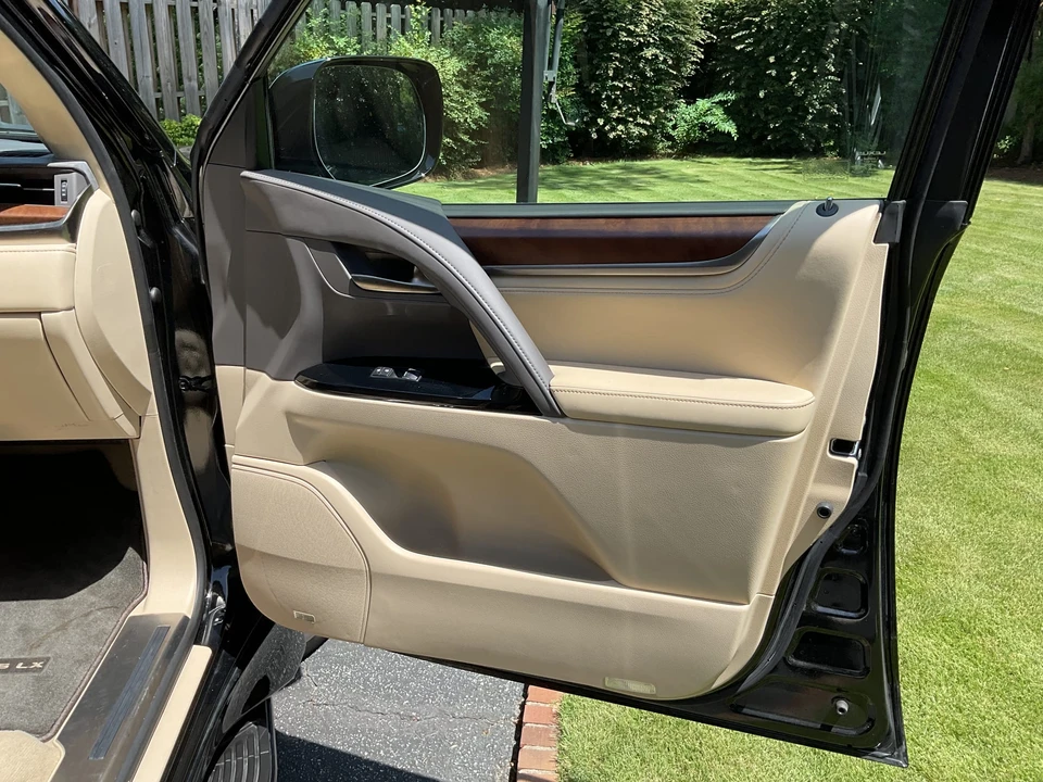 2017 Lexus LX 3rd Gen - Image 29 of 31