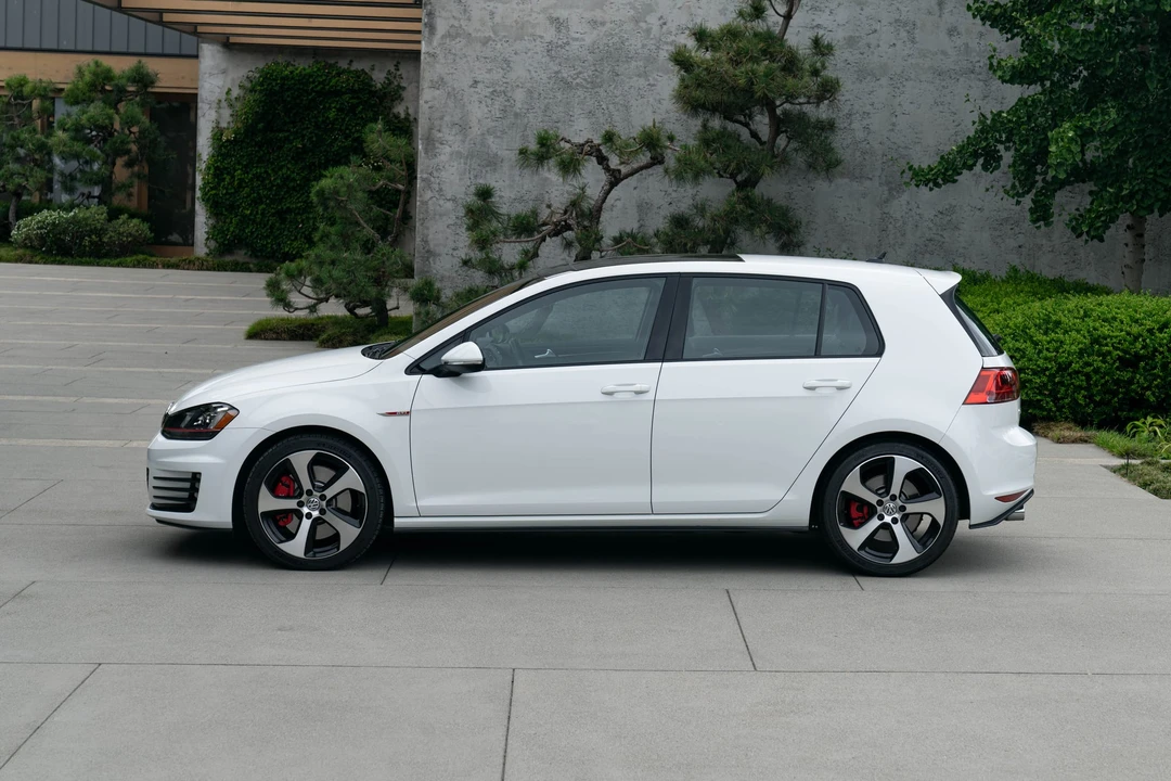 2017 Volkswagen GTI Mk7 - Image 25 of 31