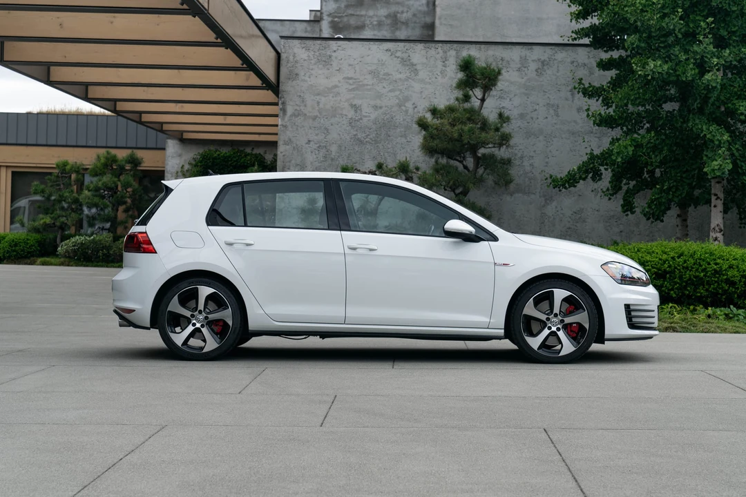2017 Volkswagen GTI Mk7 - Image 12 of 31