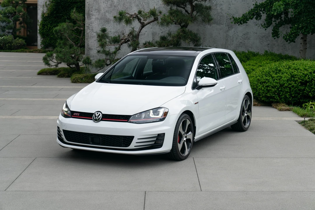 2017 Volkswagen GTI Mk7 - Image 2 of 31