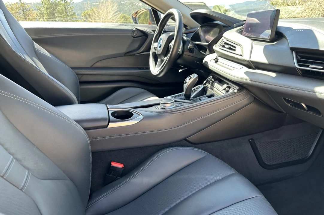 2019 BMW i8 - Image 5 of 6