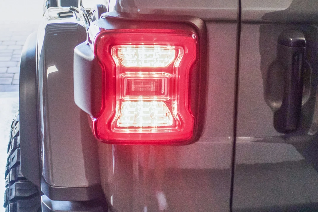 2022 Jeep JL Wrangler - Image 15 of 31